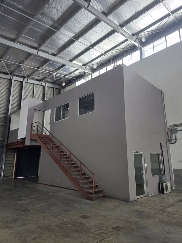 Bodega Comercial en Alquiler Solarium 720 m² Alta Exposición
