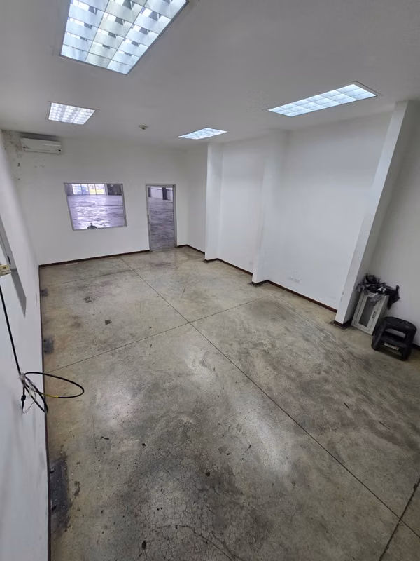 Bodega Comercial en Alquiler Solarium 720 m² Alta Exposición