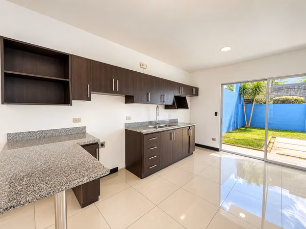 CASA EN VENTA CONDOMINIO LOMAS DE MONTES DE OCA