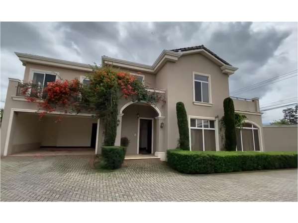 Venta de casa en Condominio en Ayarco