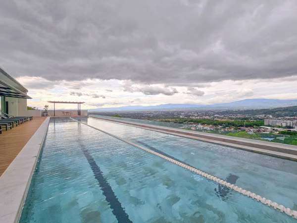 Brand new! Luxurious apartment with garden and appliances in Santa Ana