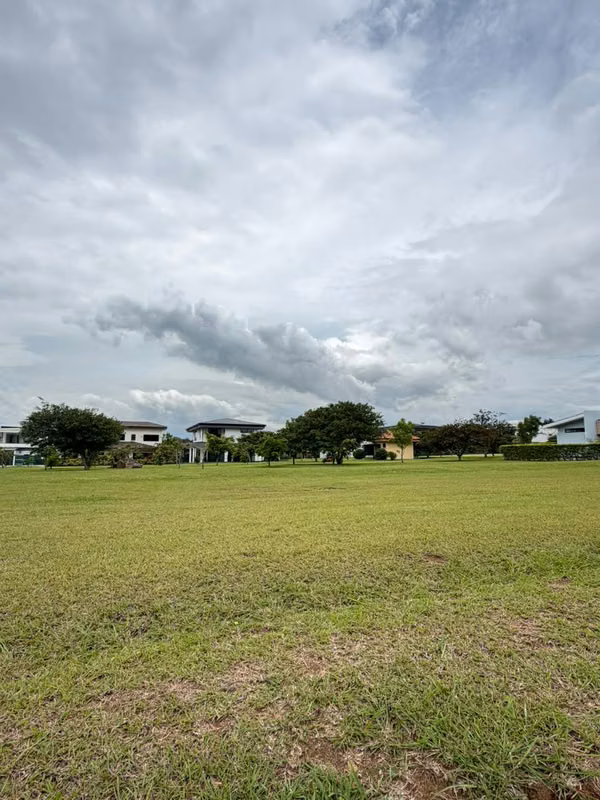 VENTA DE LOTE EN HACIENDA LOS REYES EN LA GUACIMA DE ALAJUELA