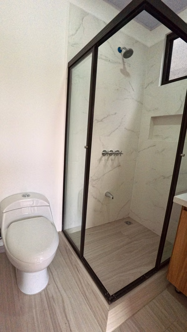 Alquiler de casa para estrenar. Condominio Real Ojo de Agua.