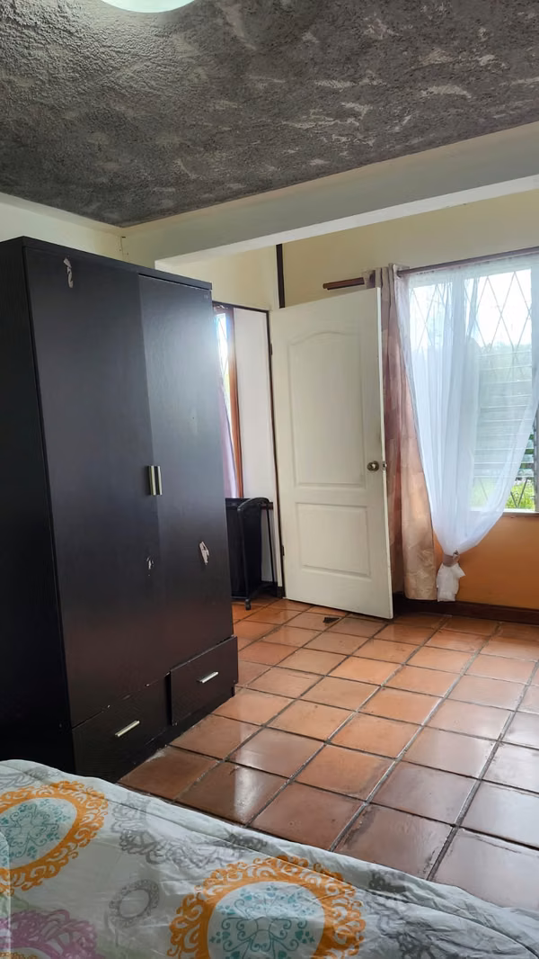Alquiler de Habitaciones Amuebladas en San Pedro, Montes de Oca – 155,000