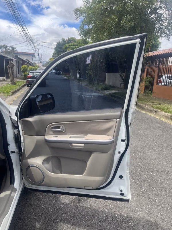 Suzuki Grand Vitara 2013 2.4L 4x4 Manual | 118.896 km (73.878 millas)