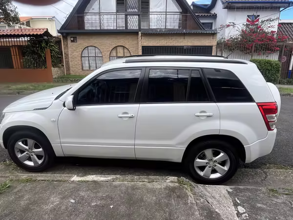 Suzuki Grand Vitara 2013 2.4L 4x4 Manual | 118.896 km (73.878 millas)