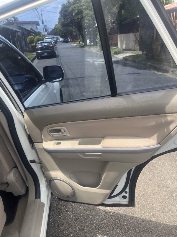 Suzuki Grand Vitara 2013 2.4L 4x4 Manual | 118.896 km (73.878 millas)