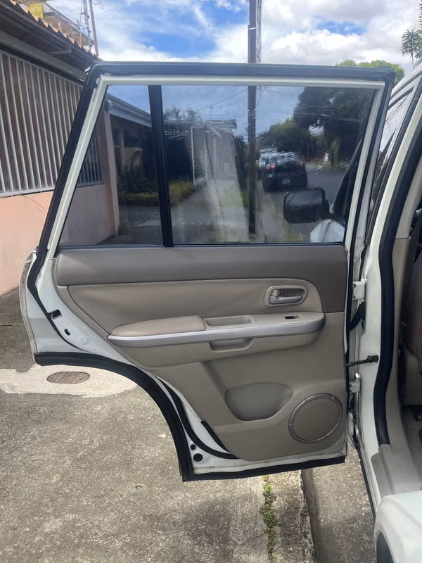 Suzuki Grand Vitara 2013 2.4L 4x4 Manual | 118.896 km (73.878 millas)