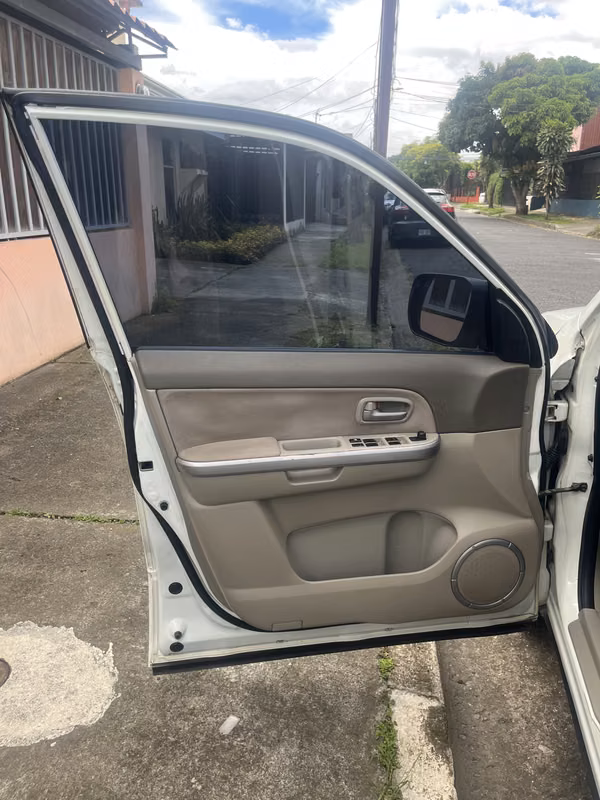 Suzuki Grand Vitara 2013 2.4L 4x4 Manual | 118.896 km (73.878 millas)
