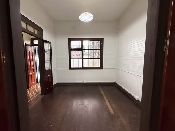 Alquiler de Local Comercial en Barrio Aranjuez – 5 Espacios / Jardín