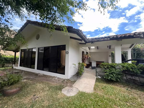 Exclusividad y confort en una sola planta | Pozos de Santa Ana $367,000