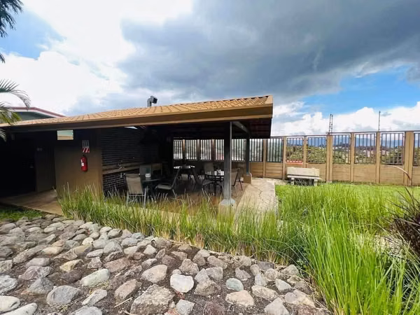 Oportunidad Venta de Casa 2 Plantas 75 millones en Cartago Condominio Vistas de Oreamuno