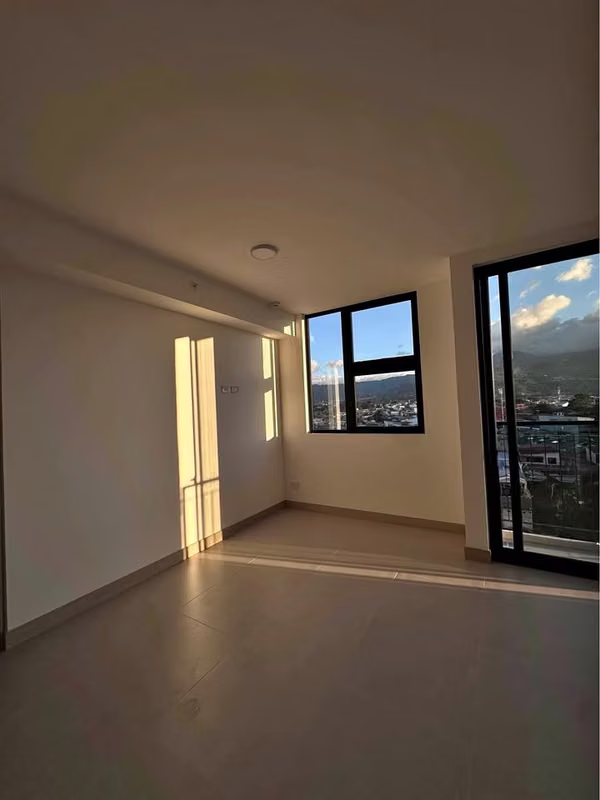 For rent 1 room 1 bathroom, skyhouse