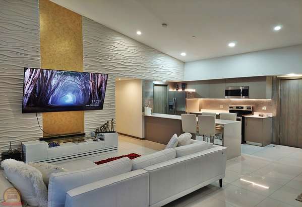 15th-Floor Penthouse in Rohrmoser | 2BR + 3 Parking Spaces