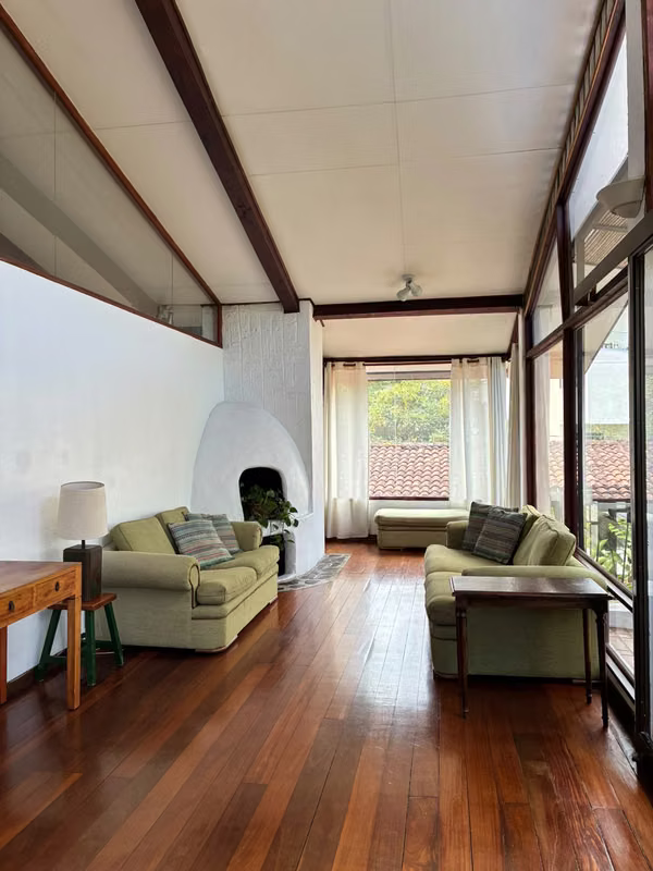LIVE SURROUNDED BY GARDENS IN ESCAZÚ Fully furned
