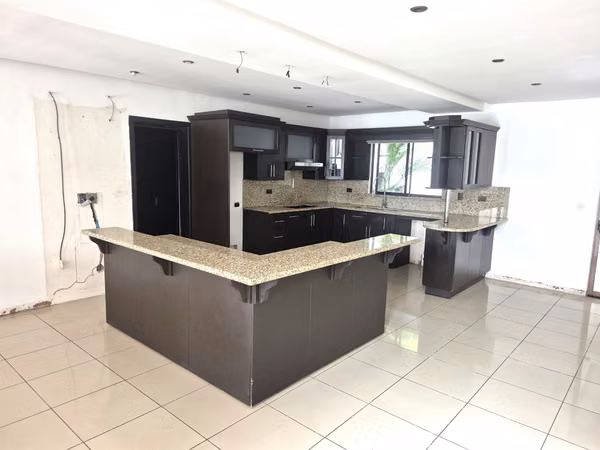 SALE HOUSE $310,000 SANTA ANA'S WELLS (BANK DEAL)