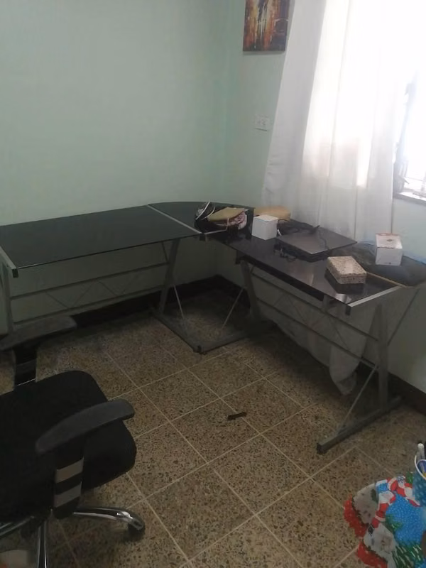 Hola vendo escritorio y silla
