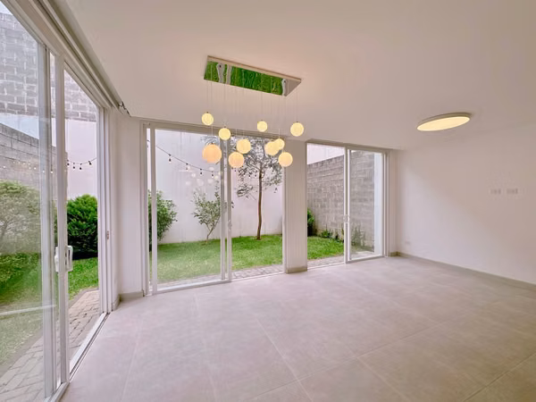 ALQUILER CASA CON LÍNEA BLANCA, CONDOMINIO LA ARBOLEDA, BELÉN, HEREDIA