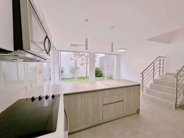 BEAUTIFUL AND MODERN HOUSE FOR RENT WITH WHITE LINE, BELEN BANK