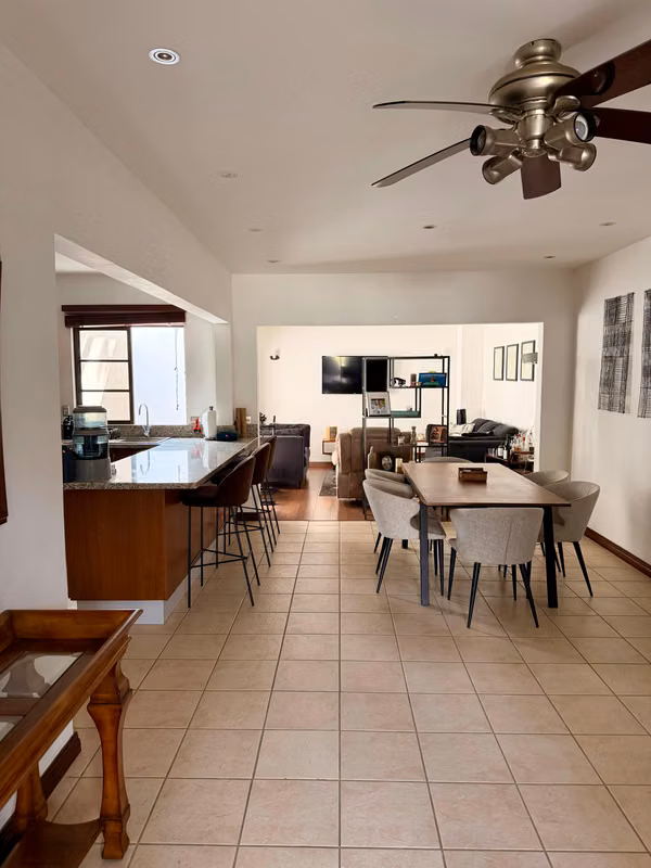Beautiful house 2 hab Santa Ana, with option to rent $1400
