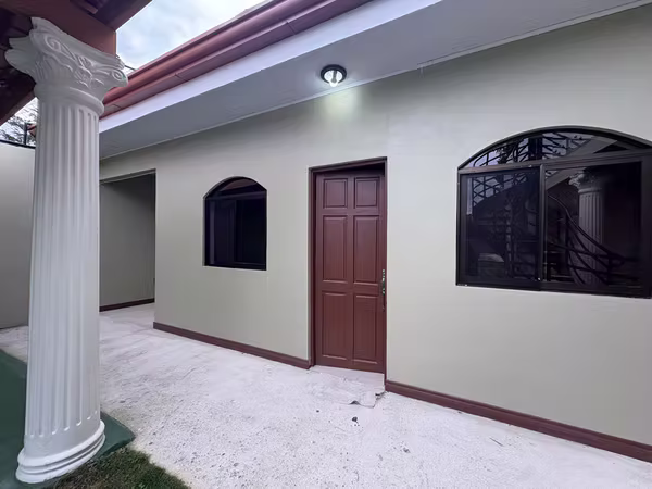 Exclusiva Residencia con piscina climatizada y vistas a la montaña - San Grabriel de Aserrí