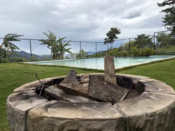 Exclusiva Residencia con piscina climatizada y vistas a la montaña - San Grabriel de Aserrí