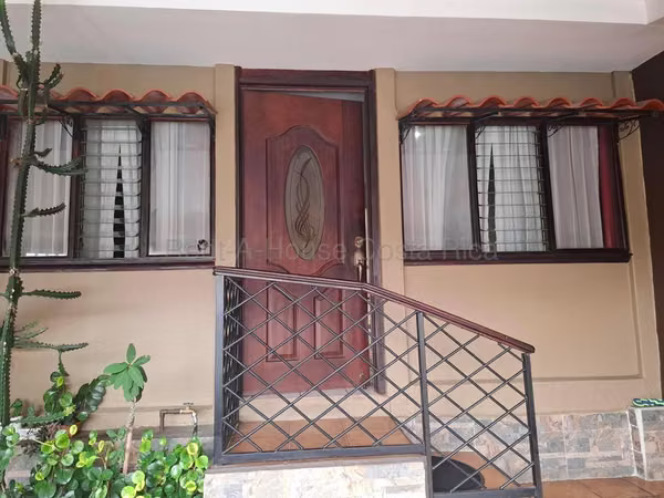 ¡4 HABITACIONES EN UN SOLO NIVEL! CASA AMPLIA, LUMINOSA Y LISTA PARA HABITAR