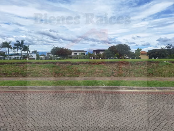Se Vende Lote en Condominio Madero Negro (612.5 metros)
