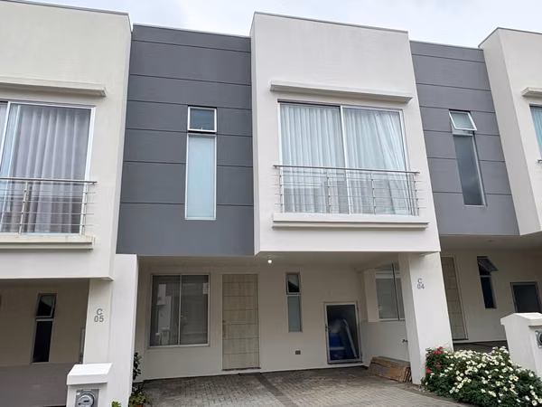 * Sale of House in Condominium in Santo Domingo de Heredia