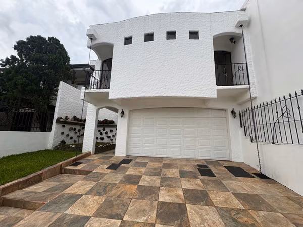 * Sale of house at the limit of Santo Domingo and San Pablo de Heredia.