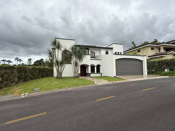 *Casa de Lujo en Venta – Condominio Santa Lucía, Tres Ríos