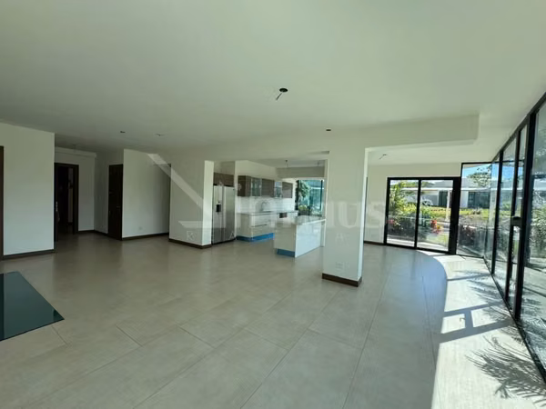 Se alquila apartamento en Escazú. Cerca de Novex.