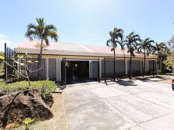 * Sale of fifth with pool in La Garita de Alajuela.