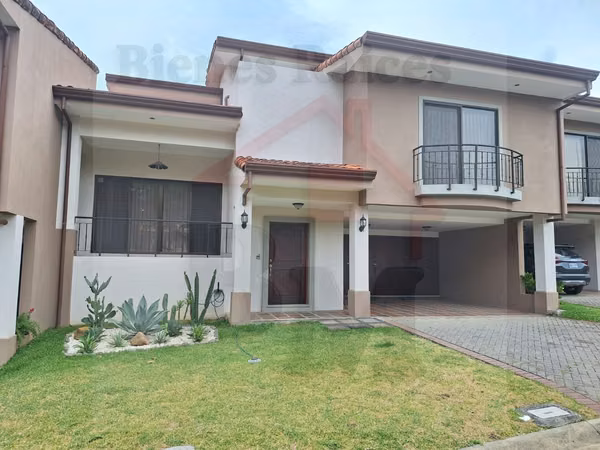 Se Alquila Hermosa y Amplia Casa en Ciudad Hacienda Los Reyes