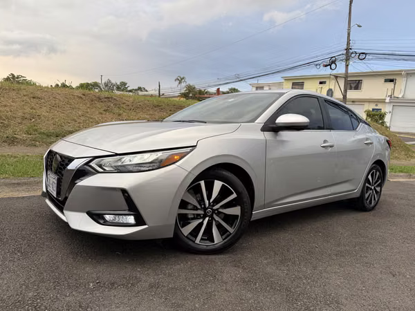 Nissan Sentra Advance A / T