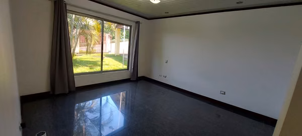 Casa amplia de 4 habitaciones en Condominio el Cedro Naranjo
