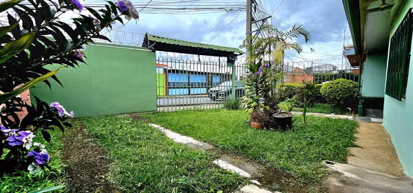 Venta de Casas en Moravia LAS AMERICAS Amplia Zona Verde.