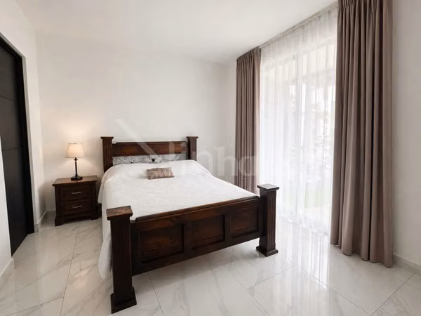 id # 43410 Hermosa casa a la venta, en condominio.