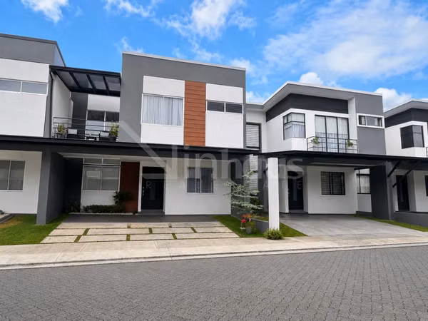id # 43410 Hermosa casa a la venta, en condominio.