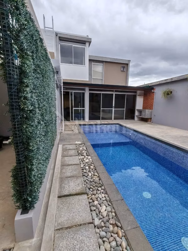 Venta de casa en residencial en Bello Horizonte
