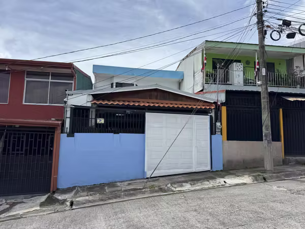 Venta de casa de dos plantas en San Rafael Arriba, Desamparados -EU