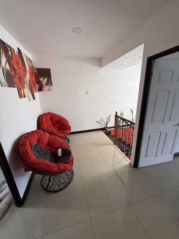 Venta de casa de dos plantas en San Rafael Arriba, Desamparados -EU