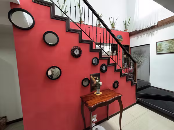Venta de casa de dos plantas en San Rafael Arriba, Desamparados -EU
