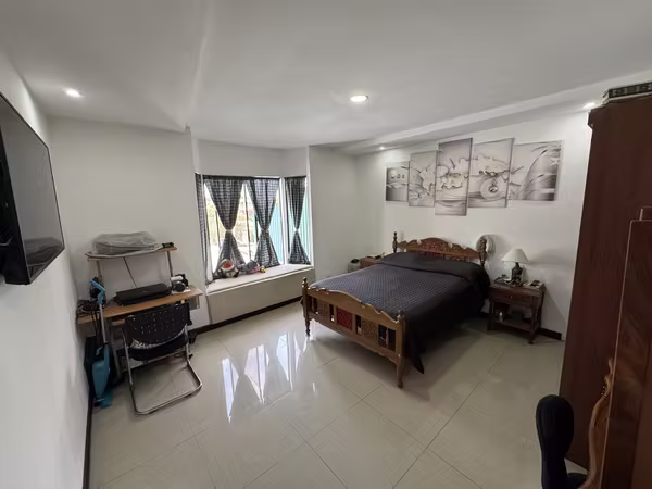 Venta de casa de dos plantas en San Rafael Arriba, Desamparados -EU