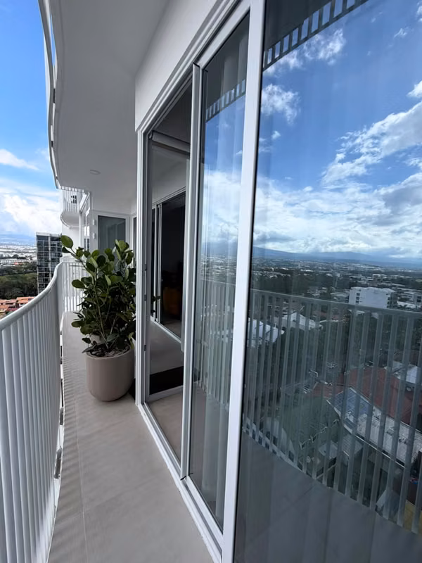 APARTAMENTO EN ROHRMOSER. TORRE VELO. NUNCIATURA.