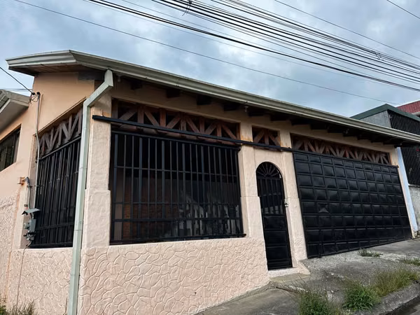 One-Story House for Sale or Rent in La Trinidad de Moravia (CT)