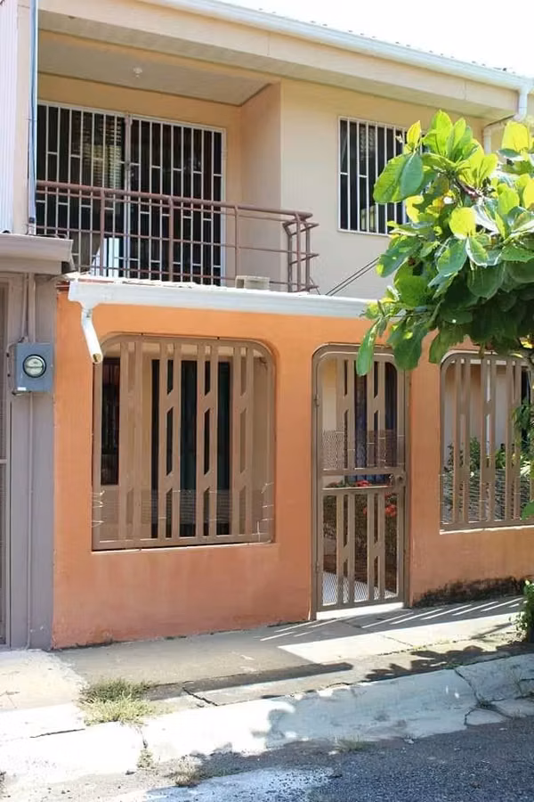 CASA DE DOS PLANTAS