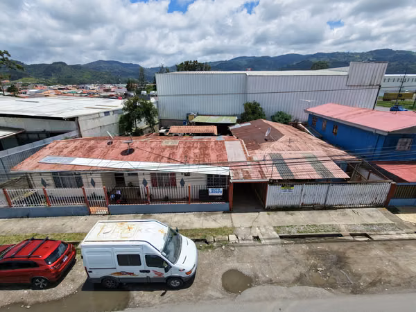 House/lot for sale, El Tejar, Cartago. 50 meters from the Inter-American Highway.