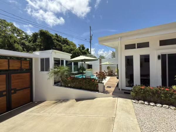 House for rent in Playa Samara with a private pool. Detached house. Guanacaste.