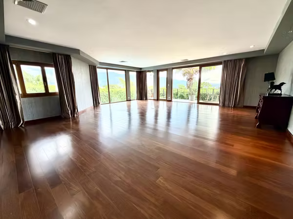 Santa Ana, Villareal hermosa y amplia casa con Piscina y Jacuzzi